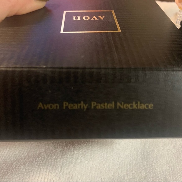 Avon Pearly Pastel  Bead Necklace NIB very long - Picture 6 of 7